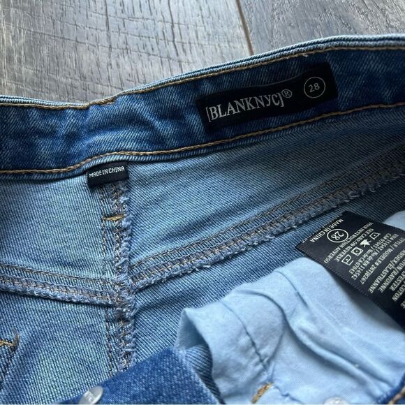 Blank NYC The Barrow Vintage High Rise Short Button Fly Distressed Denim Size 28 - Picture 5 of 12